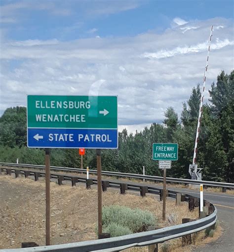 Us 97 To Ellensburg And Wenatchee Wenatchee Highway Signs Ellensburg