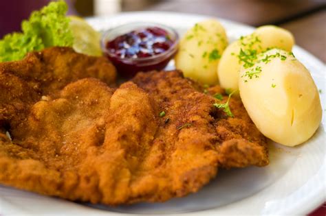 Das heutige wohnzimmerkonzert der wiener symphoniker aus dem großen saal des wiener konzerthauses soll faschingsbedingt für heitere walzerseligkeit sorgen: Top 7 Popular Austrian Foods To Win Your Heart - Flavorverse