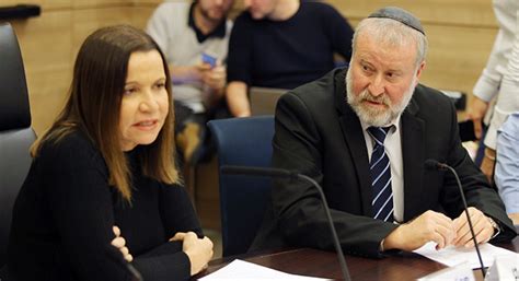 בתשתית בזק בלבד לחץ כאן >. שלי יחימוביץ': חדשות, עדכונים ומידע אודות שלי יחימוביץ' - כלכליסט
