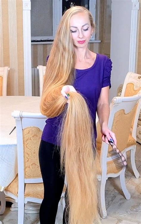 Video Her Blonde Hair Is Longer Than Herself Realrapunzels Long Hair Models Long Hair