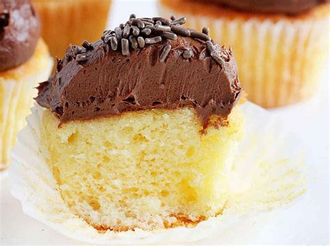 Perfect Yellow Cupcakes With Amazing Chocolate Buttercream I Am Baker