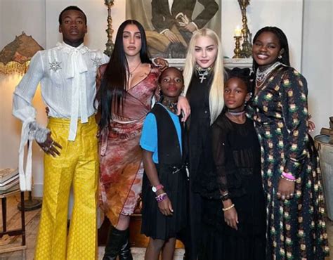 Thanksgiving Madonna Reúne Seus Filhos Em Uma Foto De Família Para O