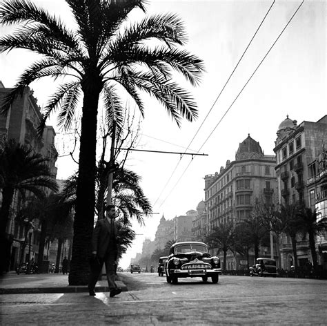 Amazing Black And White Photos Of Street Scenes Of Madrid