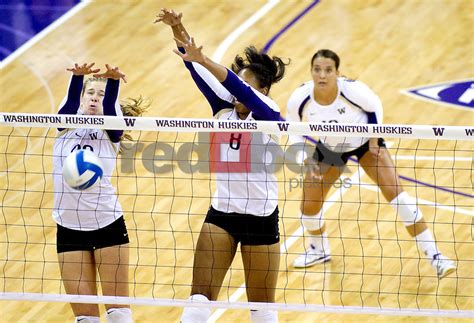 University Of Washington Womens Volleyball Team Plays Usc Huskies Photo Store Red Box Pictures
