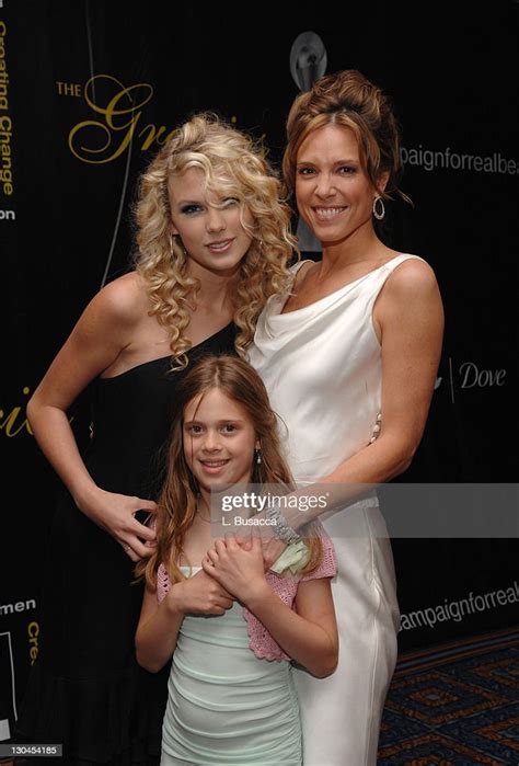 Hannah Storm Right And Her Daughter Ellery With Taylor Swift News