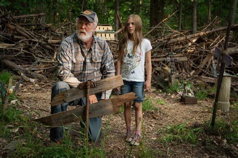 First Look Pet Sematary Poster And Photos From The 2019 Adaptation