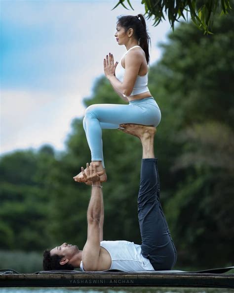 Épinglé Par Nicolas Sur Yoga Stretches Pose Yoga Yoga à Deux Photo Yoga