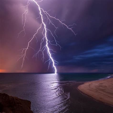 Lighting On The Water Thunder And Lightning Lightning Photography