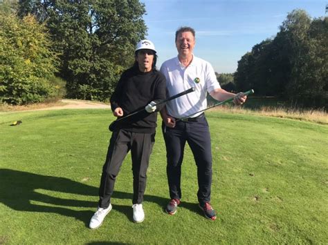 Alice does not message fans privately and has no other accounts besides: Eine Runde Golf mit Weltstar Alice Cooper in Hittfeld ...