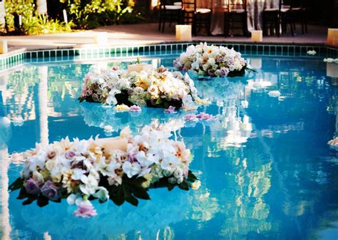 Stylish Pool Wedding Decorations That Will Take Your Breath Away