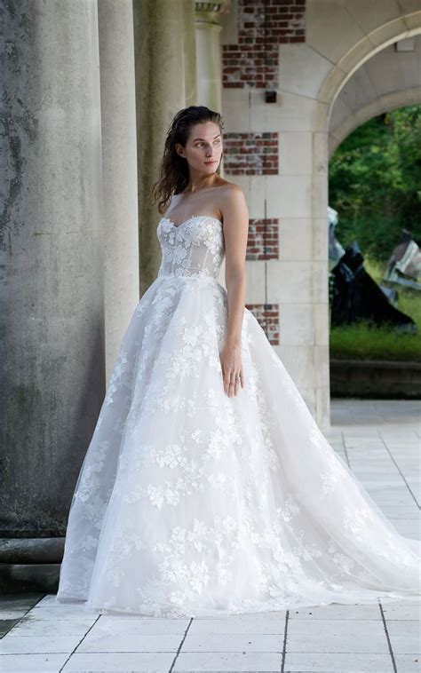 Monique Lhuillier Easton New Wedding Dress Save 19 Stillwhite