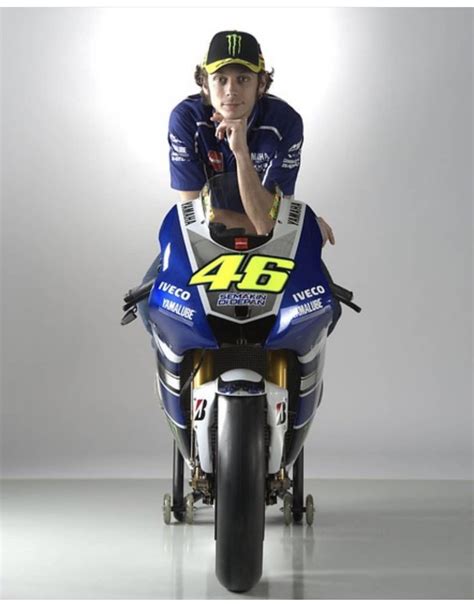 Se valentino rossi è il tuo pilota della motogp ™ preferito, sei nel posto giusto per acquistare tutto il merchandising ufficiale vr46 del pilota italiano del. Pin by The Adventure Begins on Bikes, Bikers & Gears ...