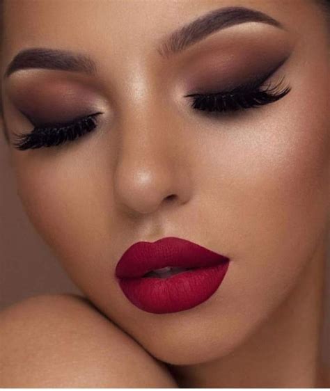 smokey eyes with red lips thats sensous and seductive hike n dip maquillage de fete