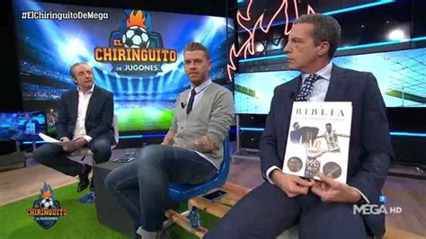 Cristóbal Soria vuelve a dar la sorpresa presenta su Biblia del fútbol