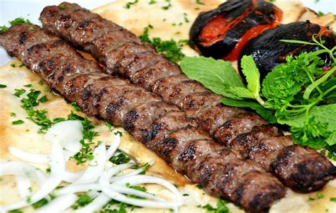 7 غذای ایرانی که گردشگران خارجی را شیفته کرده است | دیجی ...