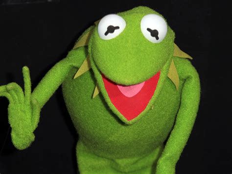 Kermit The Frog Talks Gadgets Cbs News
