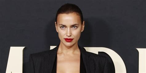 Irina Shayk Seins Nus Sous Son Blaser Son Look Sulfureux Sur Le Tapis Rouge