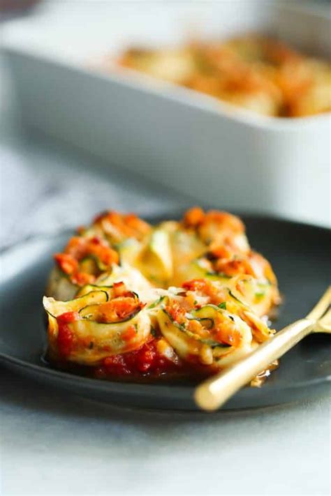 Once the holiday season starts and all the baking and parties and i used zucchini noodles and carrot noodles in the recipe. 4-Ingredient Chicken Zucchini Rolls - Primavera Kitchen