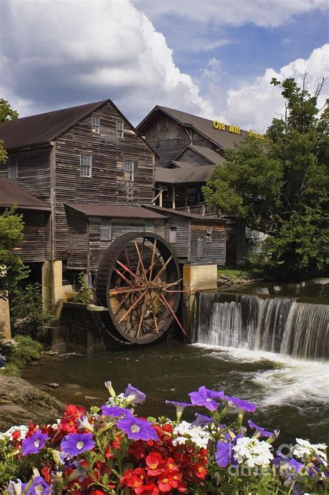 Pin By Brent Richardson On Mills Windmill Water Water Wheel Old