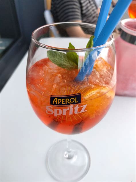 We hope you're wrapping up your 2019 the aperol spritz way with your loved ones by your side and raising your glasses to the. Aperol Spritz - włoski drink