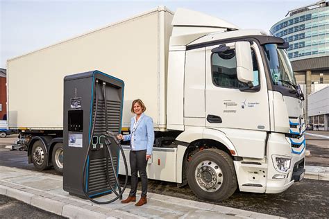 baumagazin online de Daimler Truck Eine im Fahrbetrieb CO₂ neutrale