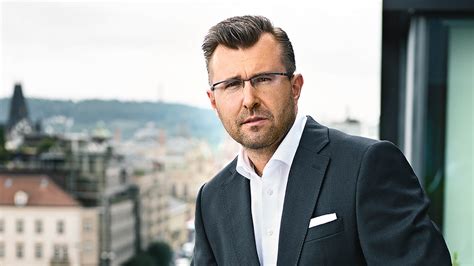 Je nadšencem do starých aut, rád řídí svou škodu 110r coupé. Do třetí generace předá firmu málokdo | Hospodářské noviny ...