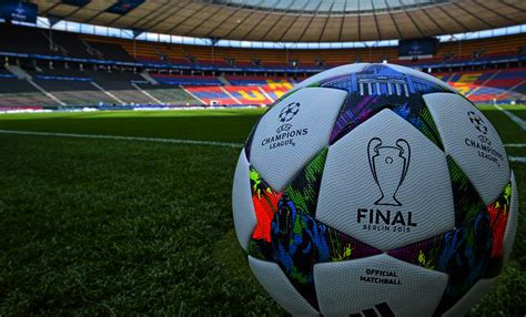 Jadwal liga champions malam ini live sctv musim 2020/21 babak final yang mempertemukan manchester city vs chelsea tanggal 30 mei 2021 jadwal liga champions babak final sudah resmi di rlis uefa melalui situs resminya beberapa saat setelah undian perempat final ucl selesai digelar. Jadwal Siaran TV Sepak Bola Malam Ini - Liverpool ...