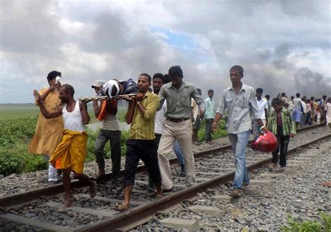 Train Hits Hindu Pilgrims In Eastern India Killing Dozens The New
