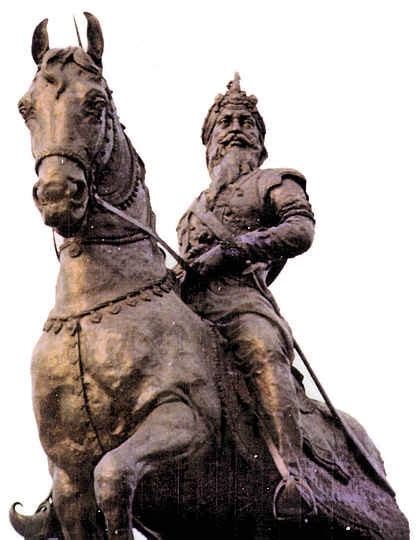 Maharaja Ranjit Singhs Statue In Lahore Restored To Golden Shine
