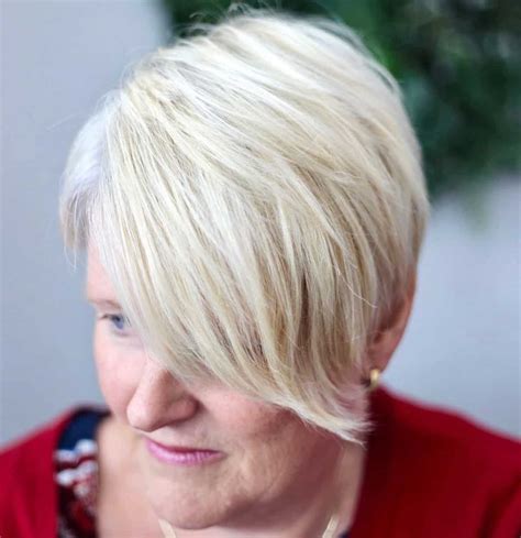 34 Flattering Short Haircuts For Older Women In 2021 Perm For Thin Hair