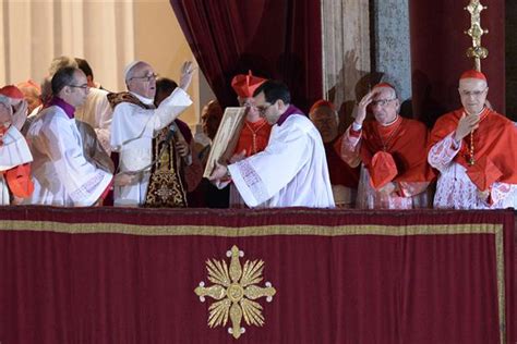 Liderazgo Auténtico Un Papa Y Una Reina Argentinos