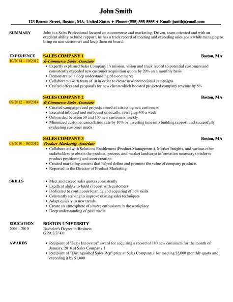 This resume format focuses on the professional experience section and tries to show some career growth over time. Reverse Chronological Resume | louiesportsmouth.com