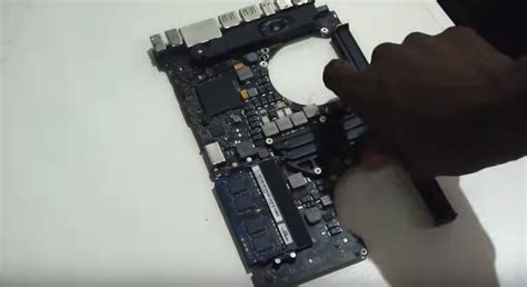 First, unscrew the cover casing by removing the 12 screws holding the back casing. How To Fix MacBook Pro Graphics Card Issues | Tom's Guide Forum