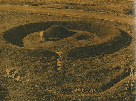 Sand mounds once thought to be abandoned bird nests are actually the graves of indigenous australians that could date back to before egypt 's archaeologists using ground penetrating radar (gpr) and magnetometer technology have been able to 'see' inside the earth to get a glimpse of. Earliest Land-Art: Herbert Bayer and Fritz Benedict's ...