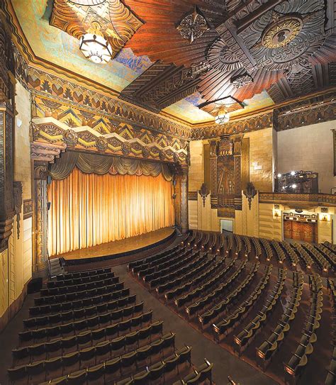 The Warner Grand Theatre, a gem from the golden age of cinema - Easy