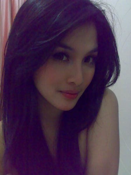 Info Celebrity Photo Artist And Model Sandra Dewi