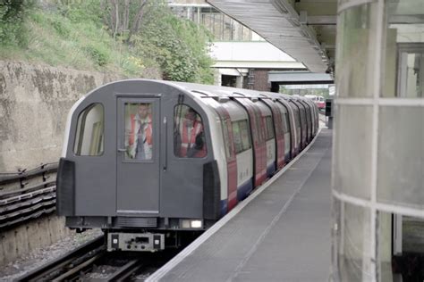 London Underground 1995 Tube Stock Testing South Ealin Flickr