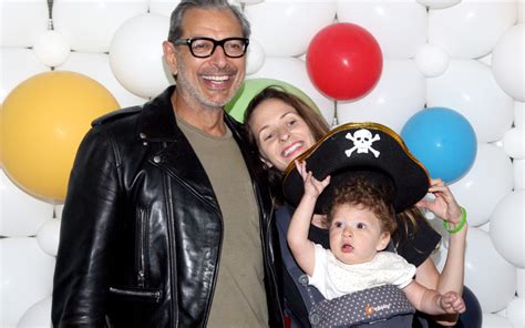 10 Cute Photos Of Jeff Goldblum With His Young Sons River And Charlie