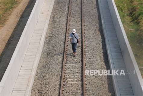 Pembangunan Jalur Rel Kereta Api Bandara Adi Soemarmo Republika Online