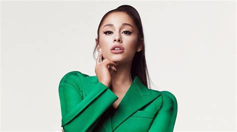 Penampilan Terbaru Ariana Grande Bikin Khawatir Tulang Di Dadanya