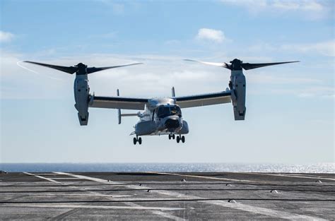 Us Navys New Cod Aircraft Delivers First Goods To An Aircraft Carrier