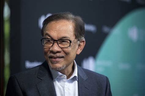 (hc) anwar bin ibrahim (lahir 10 ogos 1947) ialah seorang ahli politik malaysia, yang berkhidmat sebagai ahli parlimen di parlimen malaysia, atas kapasitinya sebagai ahli parlimen port dickson. Belanjawan tidak pulihkan ekonomi, menteri lebih utamakan ...