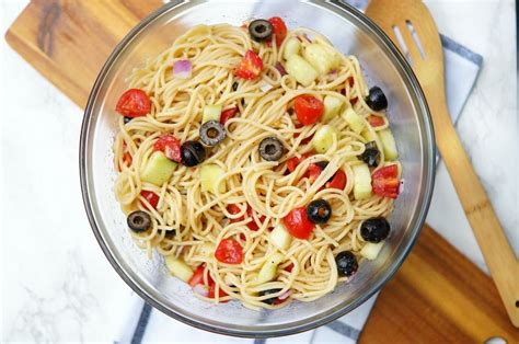 Add tomato, mushrooms, olives, onion and garlic. Summer Spaghetti Salad with Veggies and Italian Dressing ...