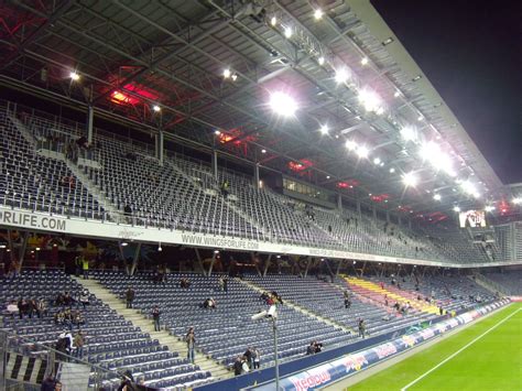 Het team van red bull salzburg . stadien: Salzburg Red Bull Arena (RB Salzburg-Juventus ...