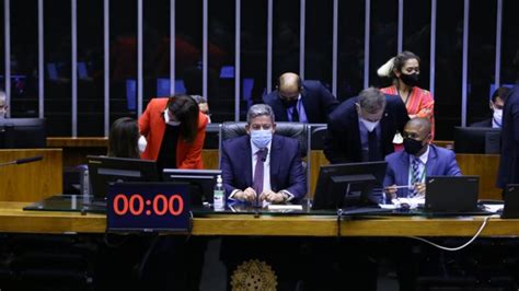 Deputados adiam de novo a votação da reforma do Imposto de Renda