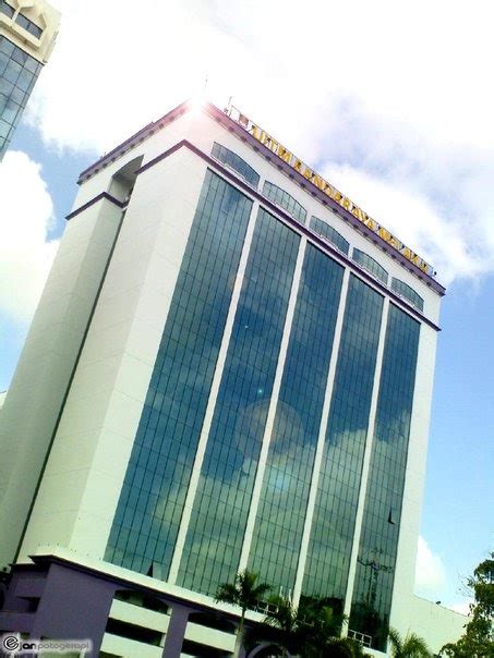 Menara tun razak merupakan pejabat pencakar langit 35 tingkat terletak di sepanjang jalan raja laut di kuala lumpur, malaysia, dekat dengan ibu pejabat dewan bandaraya kuala lumpur. *E* for E.J.A.N: Menara Gading ke Menara PNB