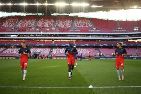 Analysis kimpembe fue una roca en la defensa y se redimió por completo por algunos errores de alto perfil que cometió durante las últimas semanas. PSG merge in finala Champions League, dupa victoria din ...