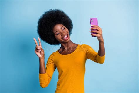 Photo Portrait Of Pretty Black Skinned Girl Taking Selfie Smiling Demonstrating V Sign Isolated