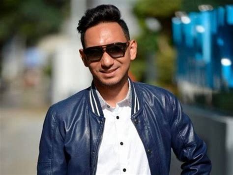 Visit www.astroshaw.com.my for more information. cinema.com.my: Zizan Razak to get married in June