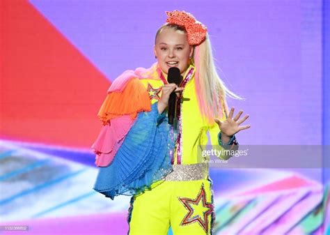 Jojo Siwa Speaks Onstage At Nickelodeons 2019 Kids Choice Awards At